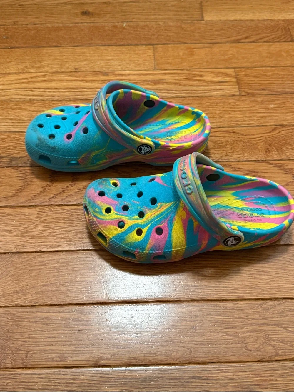 CROCS Kids Classic Clog in Turquoise with Neon Swirl